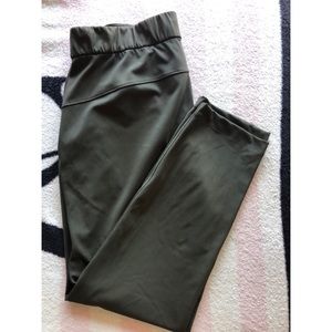 LULULEMON - on the fly pant 7/8ths (size 8) DKOV